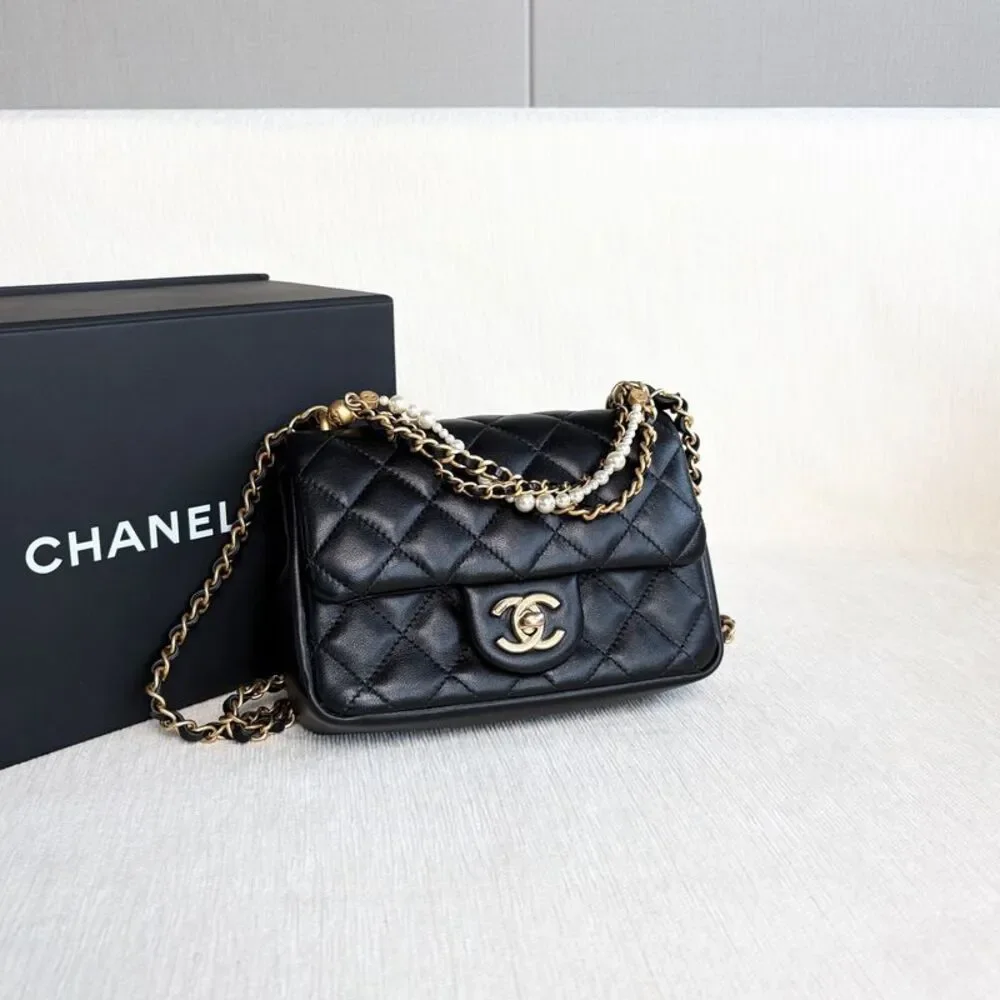 Chanel Women Pre-Loved Bag Very Good Condition - Picture 6 of 9